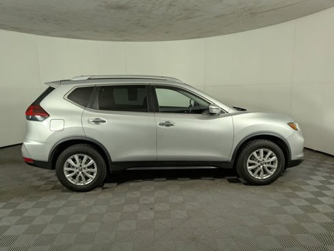 Used 2020 Nissan Rogue SV image 4