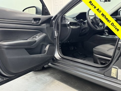 Used 2023 Nissan Altima 2.5 S image 11
