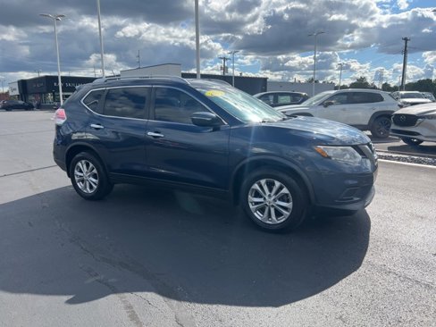 Used 2015 Nissan Rogue SV image 3