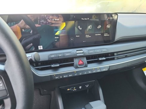 New 2025 Kia K4 LXS image 17