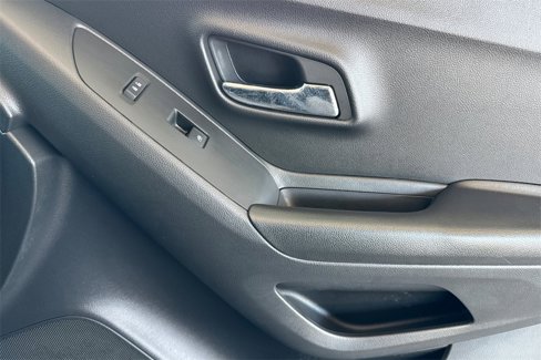 Used 2022 Chevrolet Trax LT w/ Midnight Edition image 24