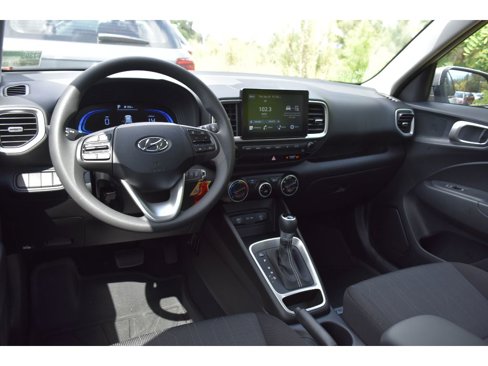 New 2025 Hyundai Venue SE image 9