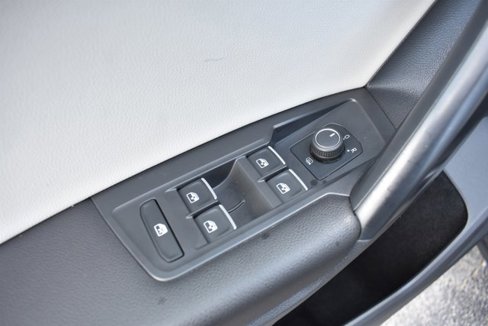 Used 2021 Volkswagen Tiguan SE image 13