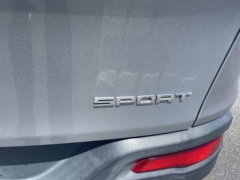Used 2015 Jeep Cherokee Sport image 8