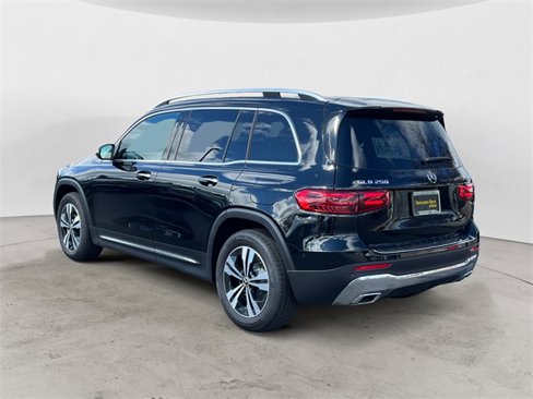 Used 2025 Mercedes-Benz GLB 250 4MATIC image 3