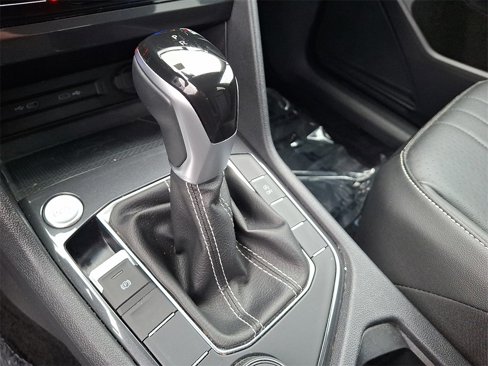 Used 2022 Volkswagen Tiguan SE image 14