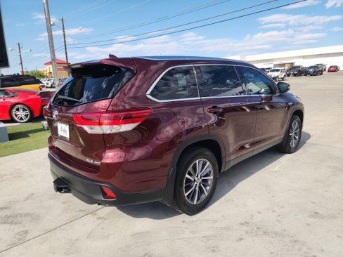 Used 2019 Toyota Highlander XLE image 4