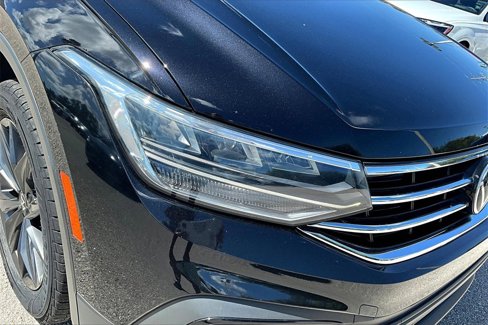 Certified 2022 Volkswagen Tiguan SE w/ Panoramic Sunroof Package image 12