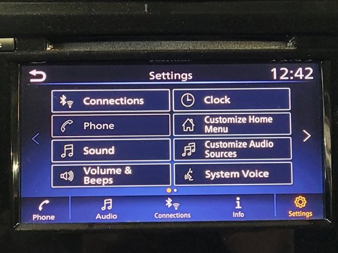 Used 2018 Nissan Rogue SV image 25