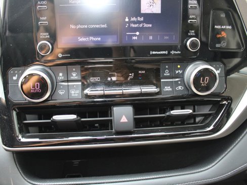 Used 2022 Toyota Highlander XLE image 19