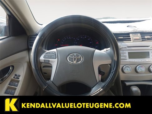 Used 2010 Toyota Camry LE image 12