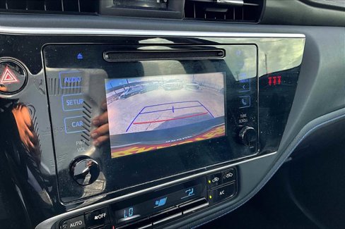 Used 2018 Toyota Corolla LE image 25