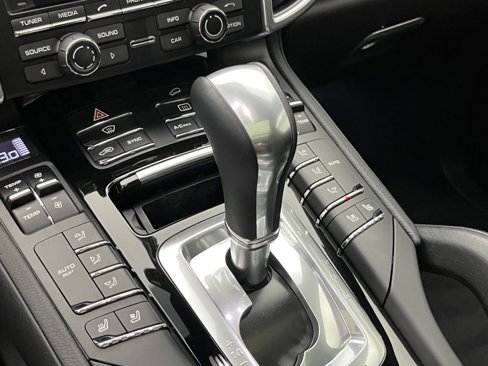 Used 2015 Porsche Cayenne S image 17