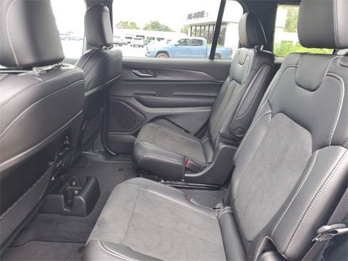 New 2025 Jeep Grand Cherokee L Altitude image 11