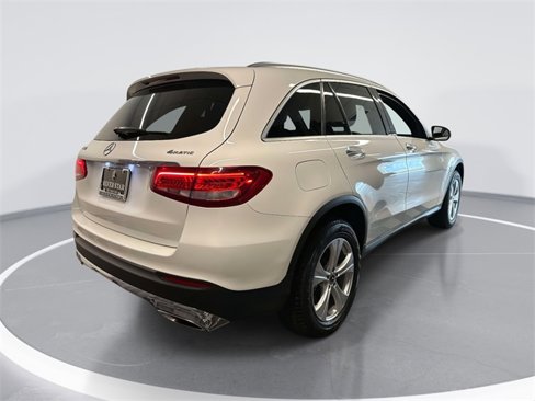 Used 2018 Mercedes-Benz GLC 300 4MATIC image 4
