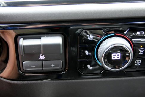 Used 2025 Chevrolet Silverado 1500 ZR2 w/ Technology Package image 32