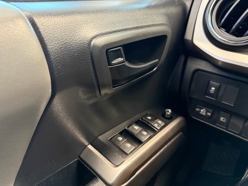 Used 2022 Toyota Tacoma SR5 image 23