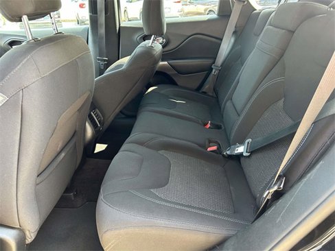 Used 2019 Jeep Cherokee Latitude w/ Popular Appearance Group image 14