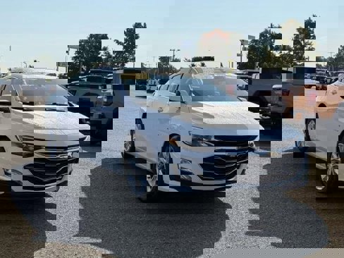 Used 2023 Chevrolet Malibu LT image 4