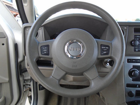 Used 2007 Jeep Commander Sport image 17