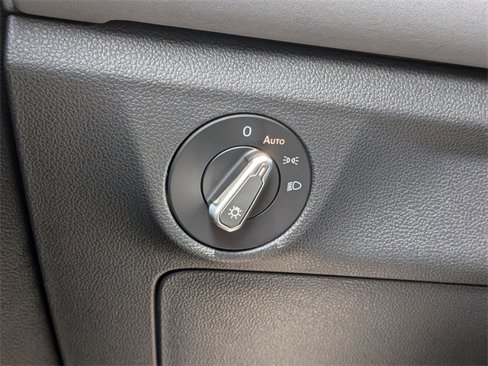 New 2025 Volkswagen Jetta SE image 21