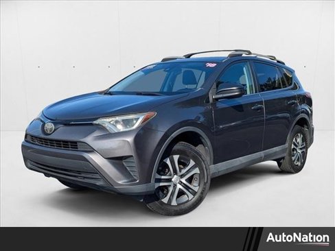 Used 2018 Toyota RAV4 LE image 1