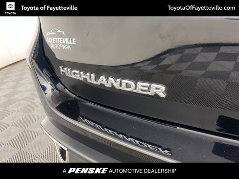 Used 2017 Toyota Highlander Limited image 3