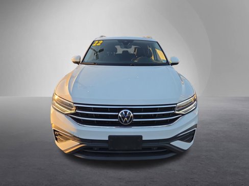 Used 2022 Volkswagen Tiguan SE image 9