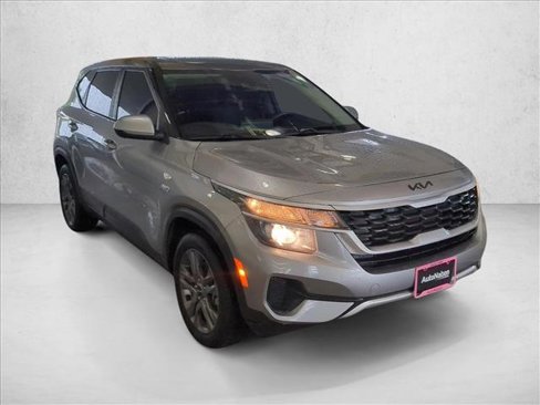 Used 2022 Kia Seltos LX image 3
