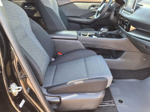 Used 2021 Nissan Rogue SV image 11