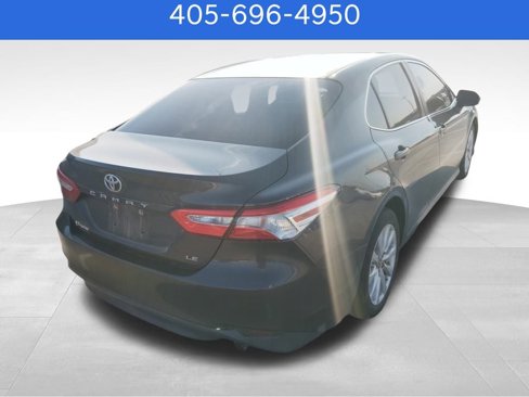 Used 2018 Toyota Camry LE image 4