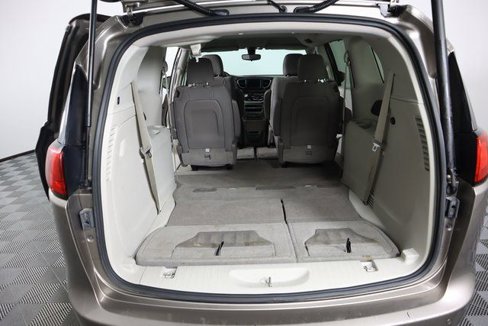 Used 2018 Chrysler Pacifica Touring Plus image 43