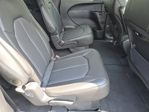 New 2026 Chrysler Pacifica Select image 26