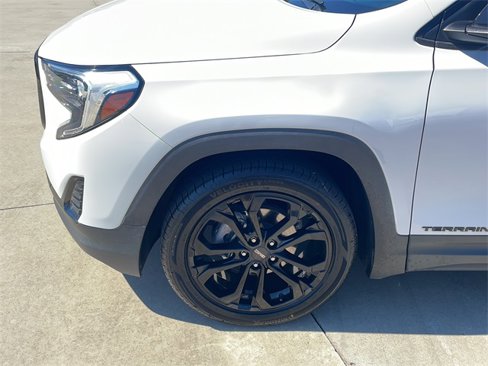 Used 2020 GMC Terrain SLE w/ Elevation Edition image 28