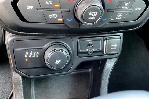 Used 2019 Jeep Renegade Latitude image 33