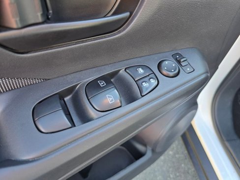 Used 2018 Nissan Kicks S image 24