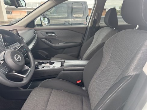 Used 2023 Nissan Rogue SV image 7