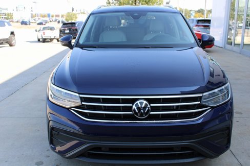 Certified 2023 Volkswagen Tiguan SE image 2