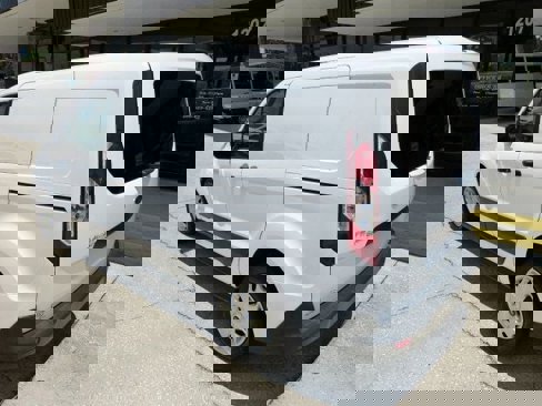 Used 2015 Ford Transit Connect XLT image 3