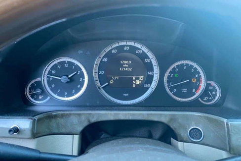 Used 2010 Mercedes-Benz E 350 4MATIC Sedan image 5