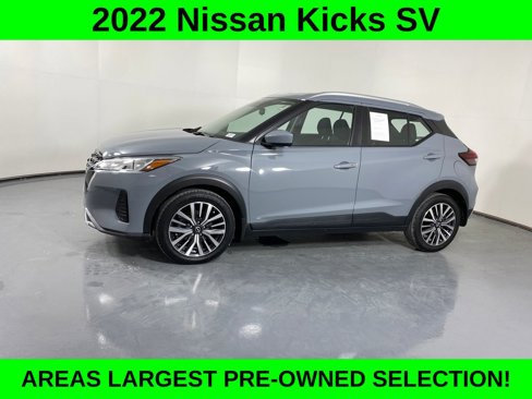 Used 2022 Nissan Kicks SV image 3