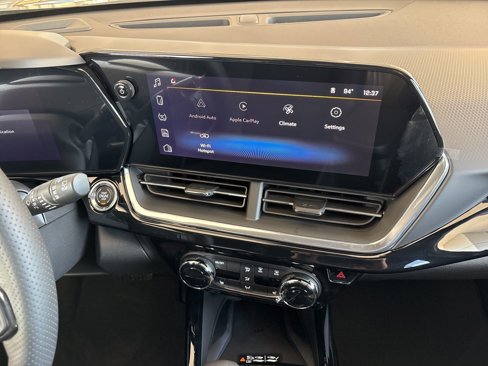 New 2025 Chevrolet Trax RS w/ Sunroof Package image 29