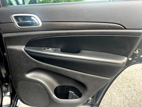 Used 2015 Jeep Grand Cherokee Altitude image 15