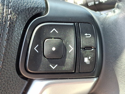 Used 2016 Toyota Highlander XLE image 24