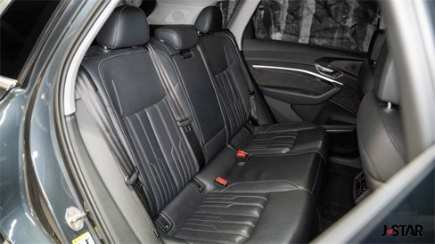Used 2019 Audi e-tron Prestige w/ Prestige Package image 16