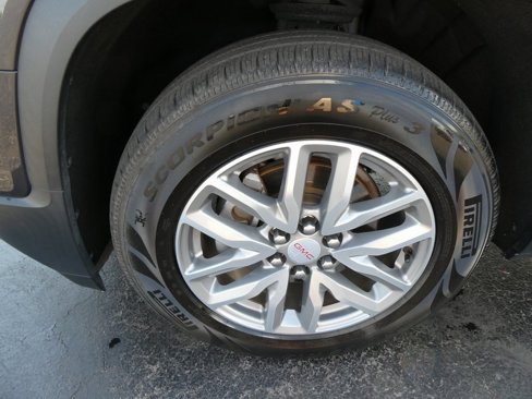 Used 2017 GMC Acadia SLE image 10