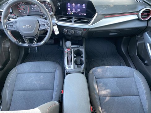 Used 2024 Chevrolet Trax RS w/ Sunroof Package image 2