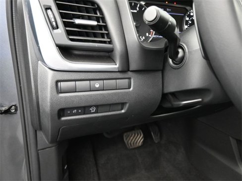 Used 2023 Nissan Rogue SV image 31