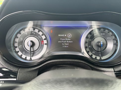 Used 2018 Chrysler 300 S image 9