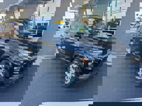 Used 2023 Chevrolet TrailBlazer LS image 2